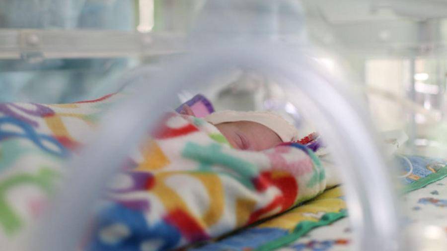 Врачи в Подмосковье спасли новорожденного весом 610 г
