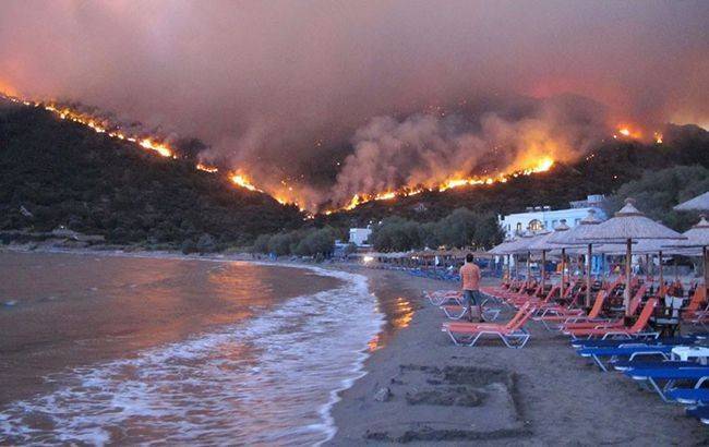 На греческом острове объявили массовую эвакуацию из-за лесных пожаров