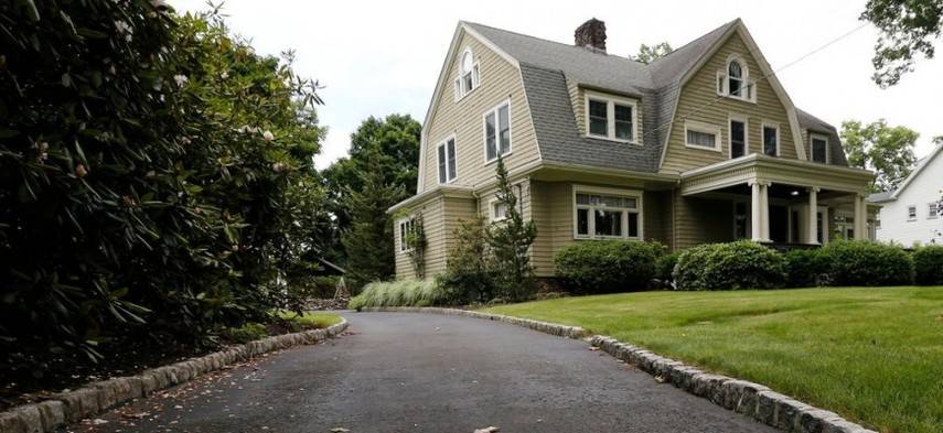 Семья из Нью-Джерси продала дом в убыток из-за зловещих записок