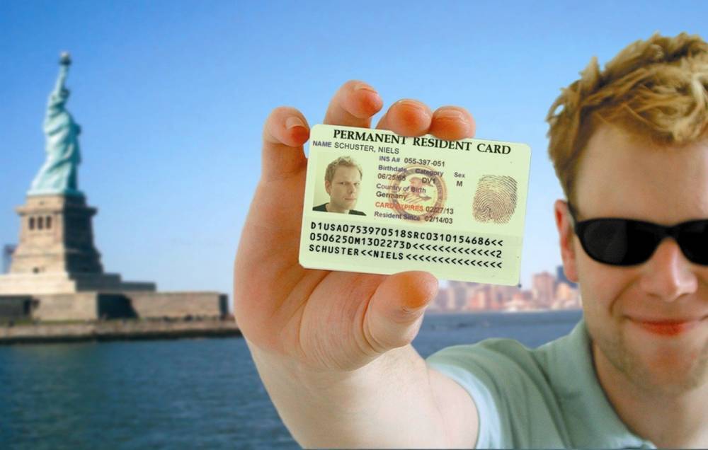 В США усложнят выдачу грин-карт иностранцам на государственном пособии