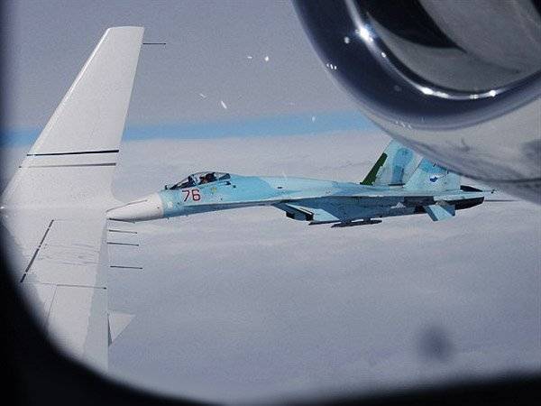 Су-27 отогнали самолет НАТО от борта Шойгу