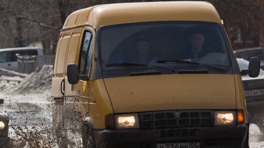 Видео: Дети ехали из Крыма в Челябинск на полу маршрутки
