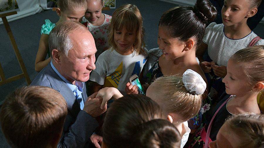 Путин встретился с детьми из Академии хореографии Севастополя