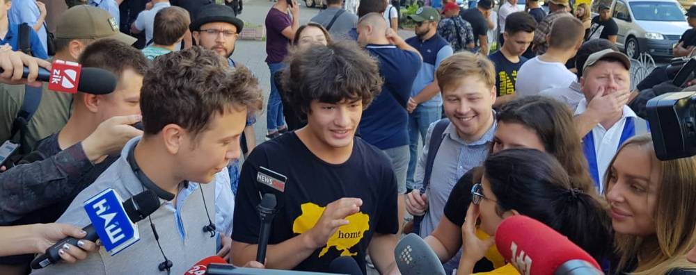 Диалог сына Порошенко с журналистами с первых слов вылился в зраду