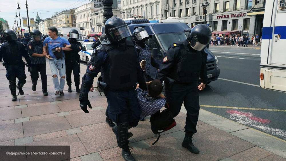 В ОП назвали корректными действия полиции в отношении провокаторов на митинге в Москве