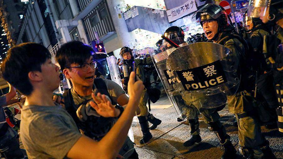Пекин призвал США не «совать нос» в дела Гонконга