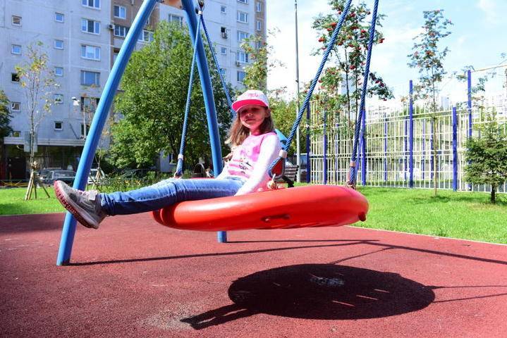 Детские площадки благоустроили в 13 дворах района Покровское-Стрешнево