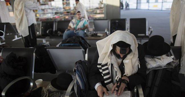 Авиакомпания выплатит евреям деньги за перенос рейса в Умань