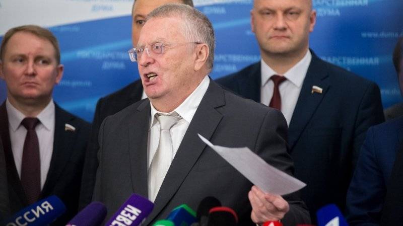 Жириновский предложил с сентября перейти на четырехдневную рабочую неделю