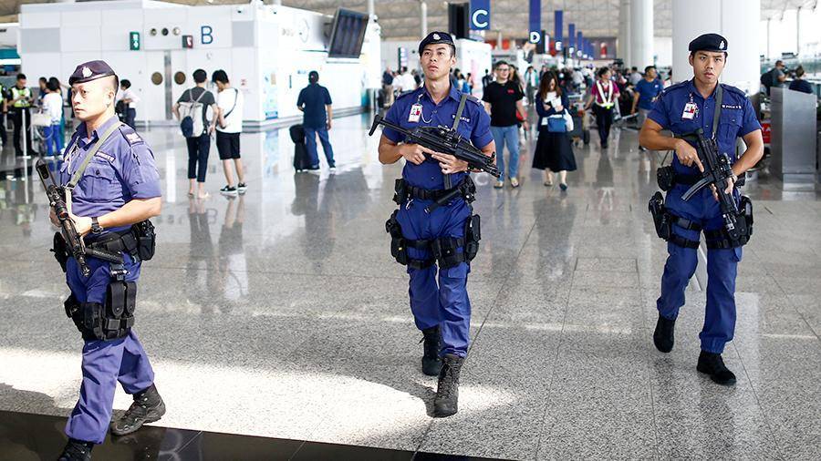 Аэропорт Гонконга начал возобновлять работу после беспорядков