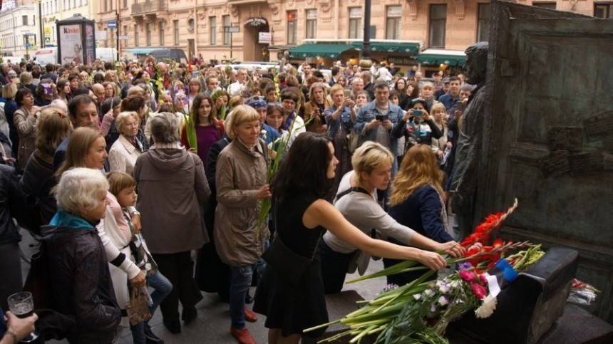 Видео: Петербуржцы выступили против фестиваля Довлатова