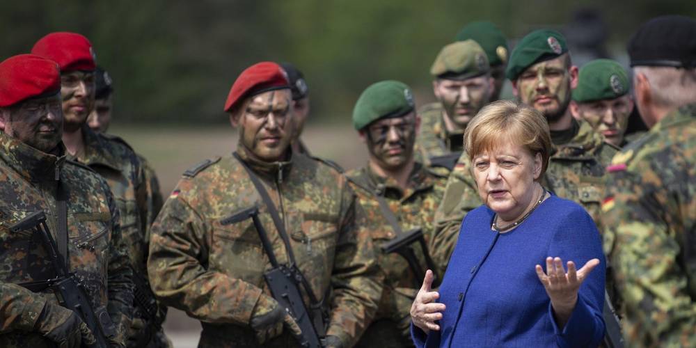 Меркель попросила американских солдат не уходить из Германии