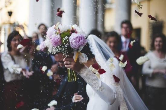 В России стали меньше жениться и реже разводиться