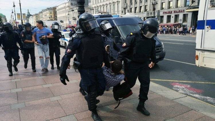 Выдержку полиции на митингах в Москве не сравнить со зверским разгоном протестов на Западе
