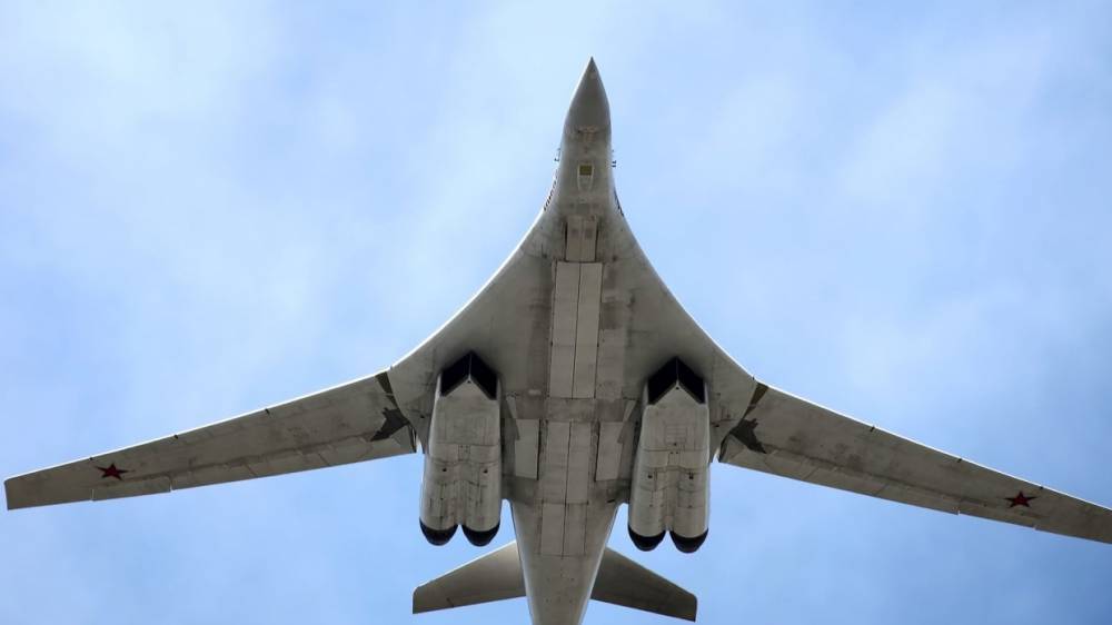 Два Ту-160 ВКС РФ выполнили перелет на чукотский аэродром вблизи границ США