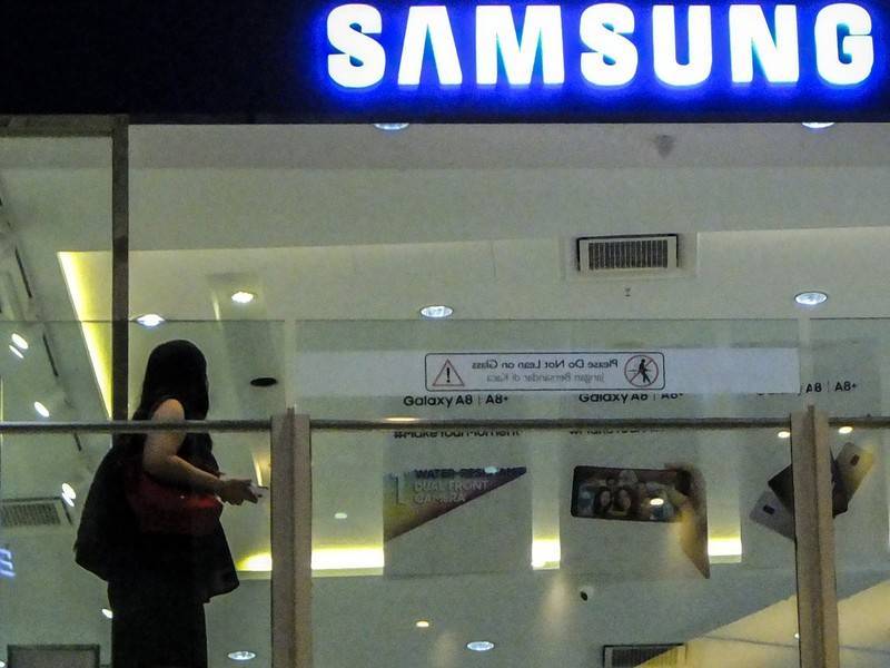 Samsung может работать над смартфоном с графеновой батареей