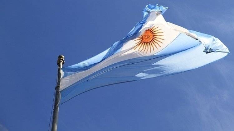 Президент Аргентины на фоне обвала песо призвал оппозицию к переговорам