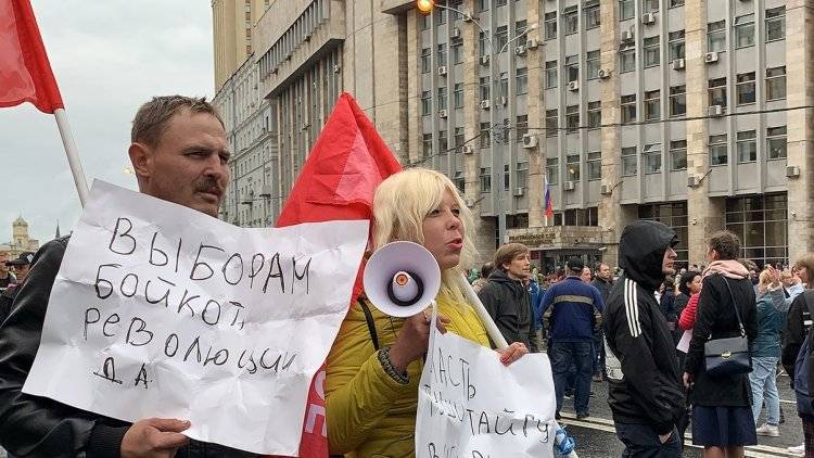 Советник Азарова заявил, что «оппозиционеры» пытаются следовать «майданным» технологиям