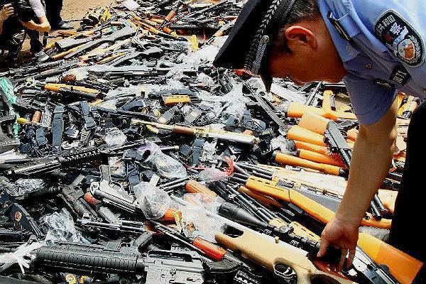 В Китае задержали больше тысячи торговцев оружием