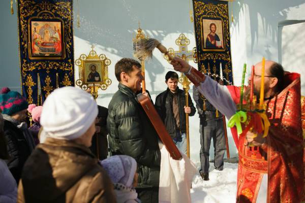 Соцопрос: почти 40% российской молодежи не верят в бога