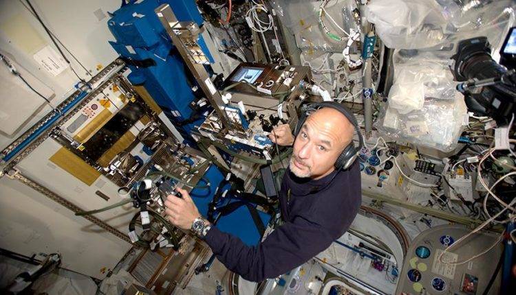 Итальянский астронавт сыграл первый диджейский сет на МКС