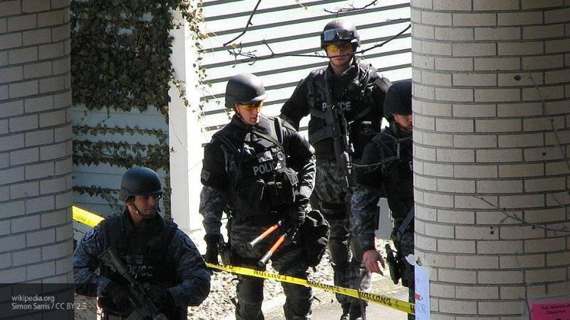 По меньшей мере четверо полицейских пострадали в результате стрельбы в Филадельфии
