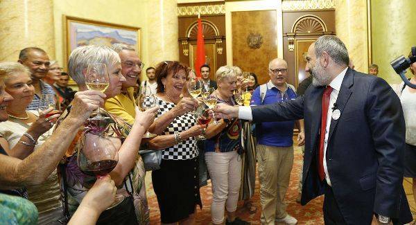 Вторая премьерская экскурсия за неделю: Пашинян стал главным гидом Армении? — Новости политики, Новости Большого Кавказа