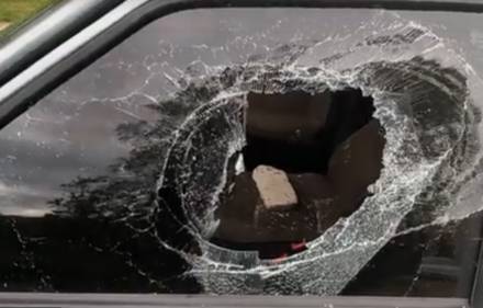 Семь человек обратились в&nbsp;дзержинскую полицию из-за разбитых автомобильных стекол