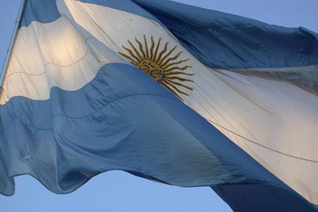 Аргентинский песо переживает самый резкий обвал за десять лет