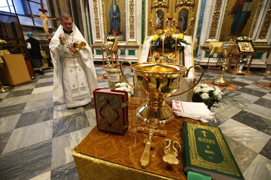 Россияне высказались о лучшем возрасте для обряда крещения