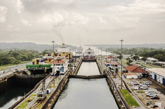 Когда через Панамский канал пустили корабли
