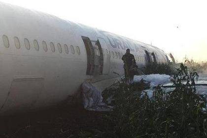 Пассажир экстренно севшего в поле самолета рассказал о происходящем на борту