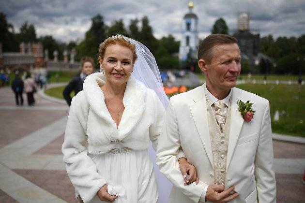 Россияне стали меньше жениться и реже разводиться