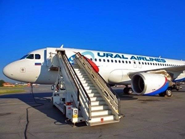 Самолет «Уральских авиалиний» с горящими двигателями аварийно сел в Жуковском