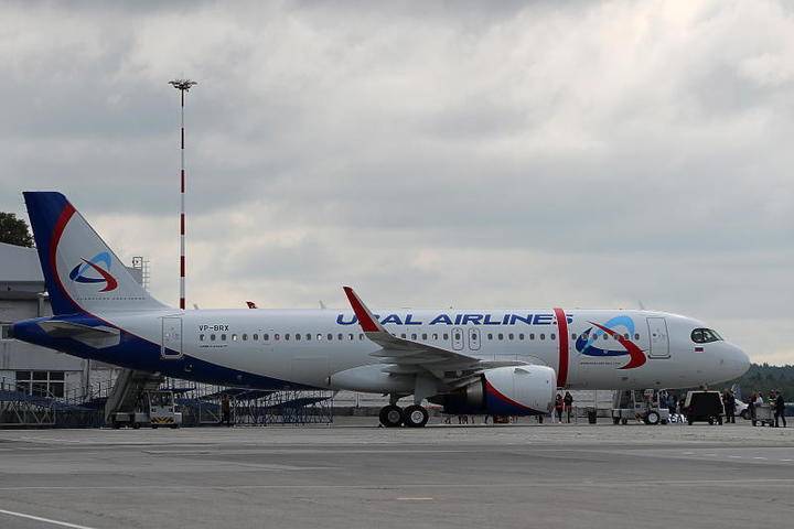 Названа предварительная причина экстренной посадки самолета A321 в Подмосковье