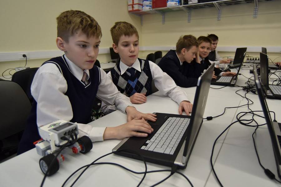 Минпросвещения готово рассмотреть предложения по введению киберспорта в школах