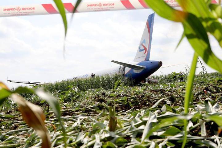 Очевидец рассказал подробности жесткой посадки A321 в Подмосковье