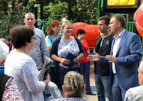 Единороссы разъяснили жителям Королёва вопросы вывоза мусора