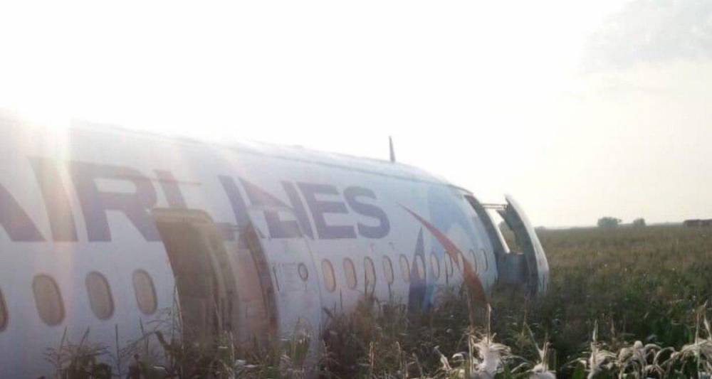 В МЧС уточнили число пострадавших при экстренной посадке Airbus А-321