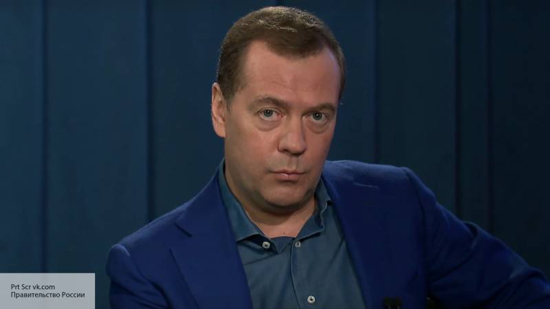 Медведев отметил, что экипаж А321 предотвратил катастрофу и заслуживает наград