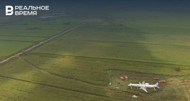 RT опубликовал видео с места аварийной посадки А321 в Жуковском