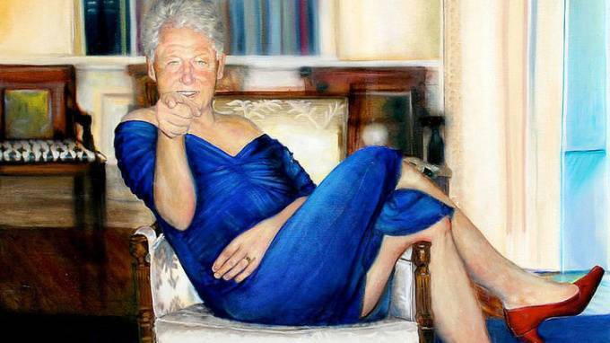 В особняке педофила Эпштейна нашли портрет Клинтона в синем платье и туфлях