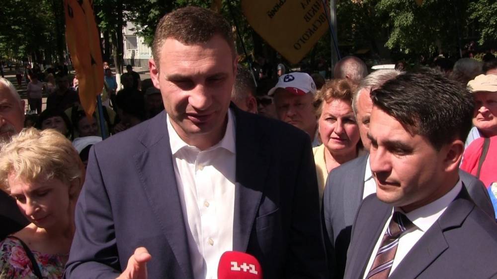 Экс-глава украинского бюро Интерпола рассказал о серьезном компромате на Кличко
