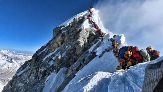 Власти Непала ужесточат правила для восходящих на Эверест