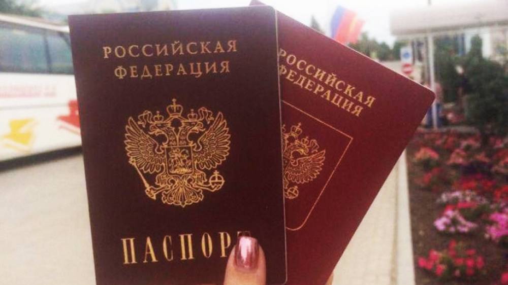 Более 60 тысяч граждан ЛНР и ДНР захотели получить российские паспорта