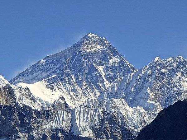 Спецкомиссия ужесточит требования к желающим подняться на Эверест