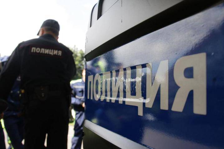 Три человека пострадали при наезде иномарки на остановку в центре Москвы