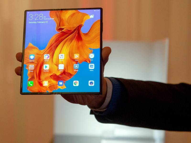 Huawei отложила релиз складного смартфона Mate X