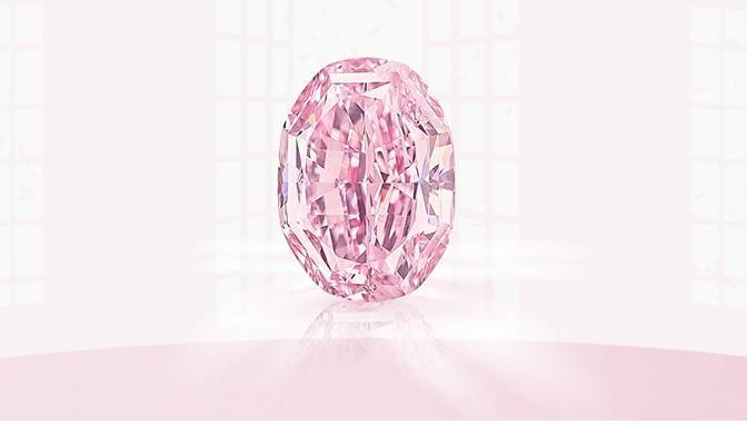 Розовый бриллиант "Призрак Розы" из России оценили в 65 миллионов долларов