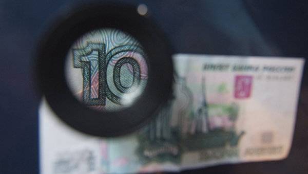 Деньги из принтера: двое иностранцев пытались сбыть в Крыму фальшивые рубли